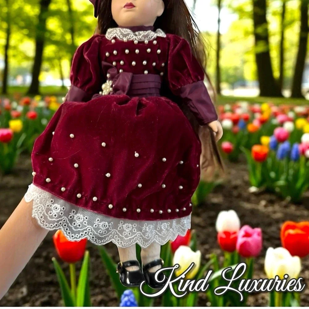 Victoria Collection Melissa Jane‎ 1996 Brunette Porcelain Doll
